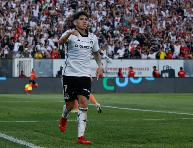 En Brasil detectaron a Carlos Palacios como la gran figura de Colo Colo. (Foto: Photosport)