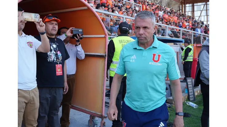 Advierten a Gustavo Álvarez de un problema en Universidad de Chile para el duelo ante Unión Española.