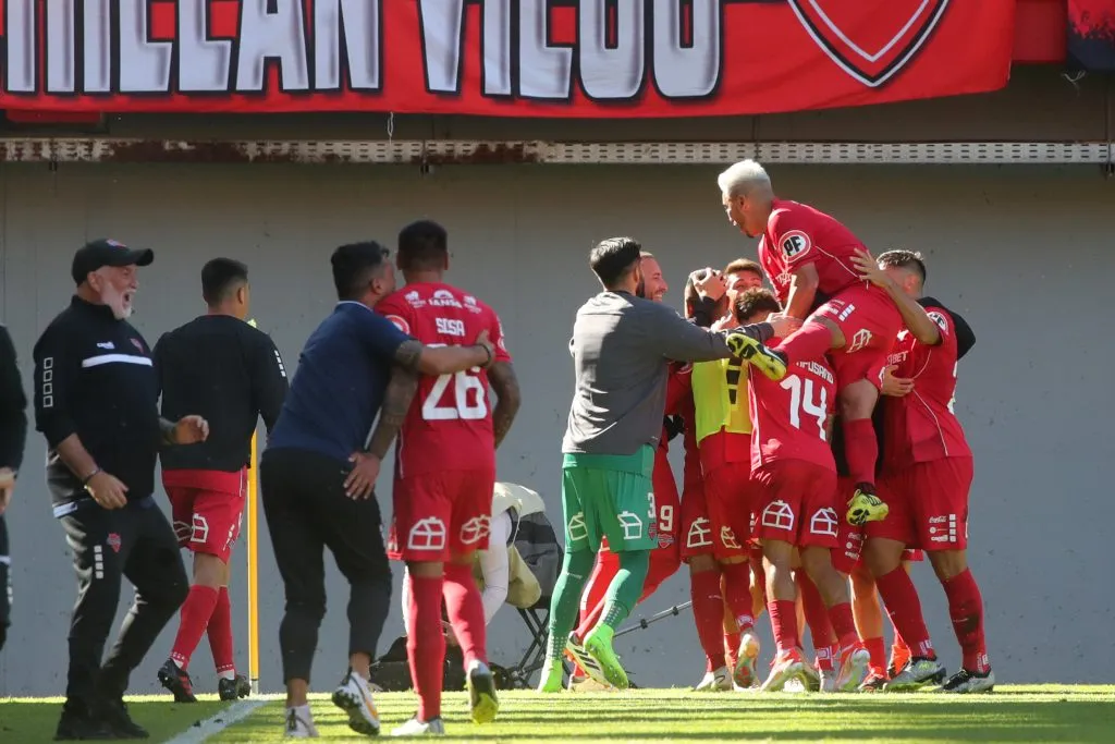Ñublense vence por 3-0 a Colo Colo. (Foto: Photosport)