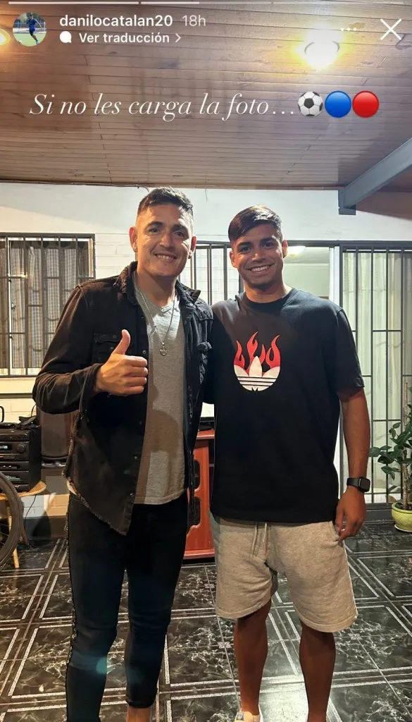 La entrega del testimonio en los laterales derechos de la U (Instagram)