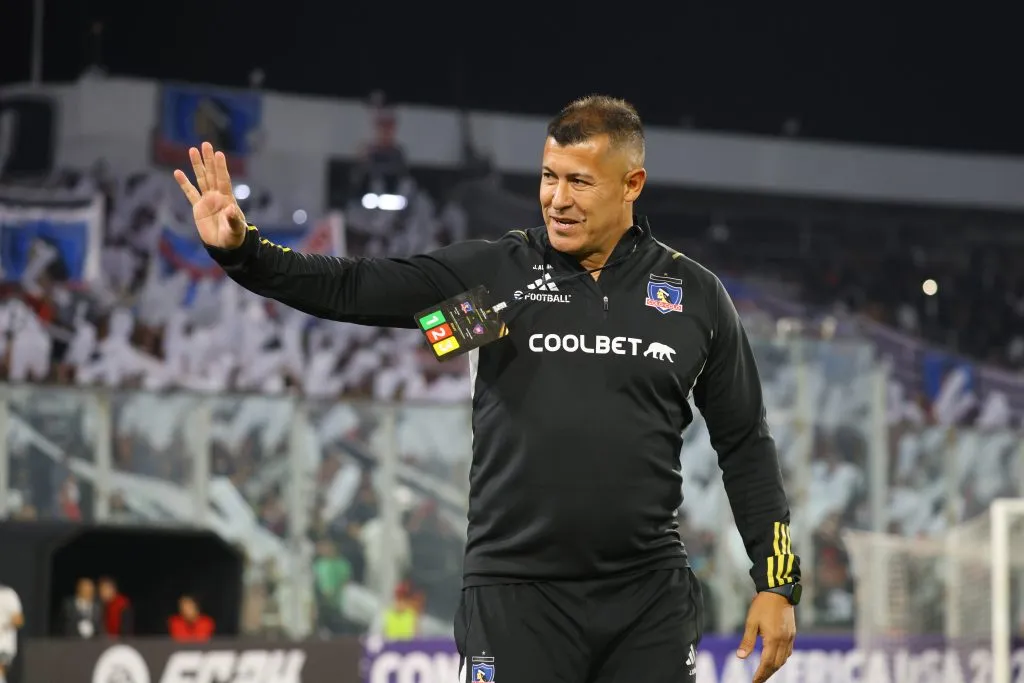 Juan Cristóbal Guarello advierte posible riesgo en las rotaciones de Jorge Almirón en Colo Colo. (Foto: Photosport)