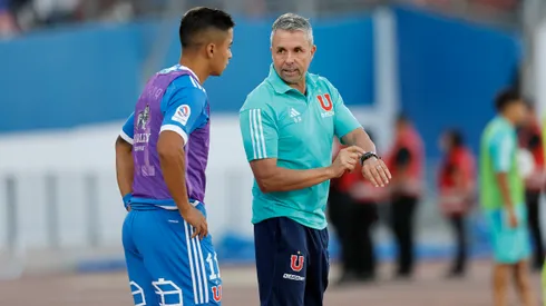 Gustavo Álvarez deberá determinar quién será el '9' titular de Universidad de Chile.