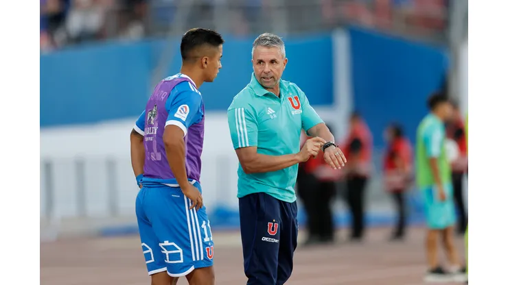 Gustavo Álvarez deberá determinar quién será el '9' titular de Universidad de Chile.