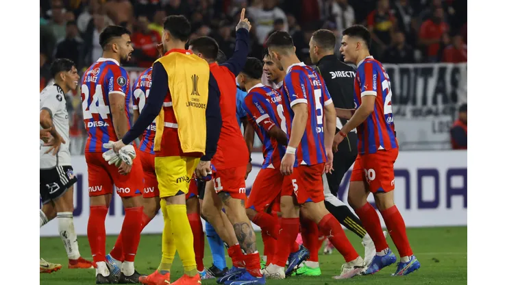 Colo Colo deberá buscar la hazaña ante Cerro Porteño.
