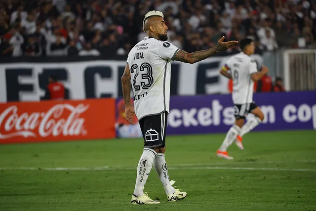 Vidal se llena de críticas en Colo Colo | Foto: Photosport