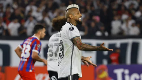 Periodista de espectáculos barre el piso con Arturo Vidal