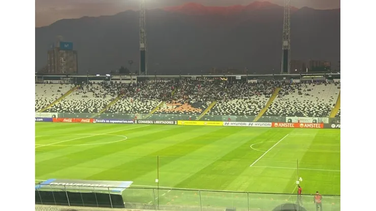 Colo Colo debuta en la fase de grupos de Copa Libertadores en el reparado césped del Estadio Monumental. (Foto: Nicolás Márquez)