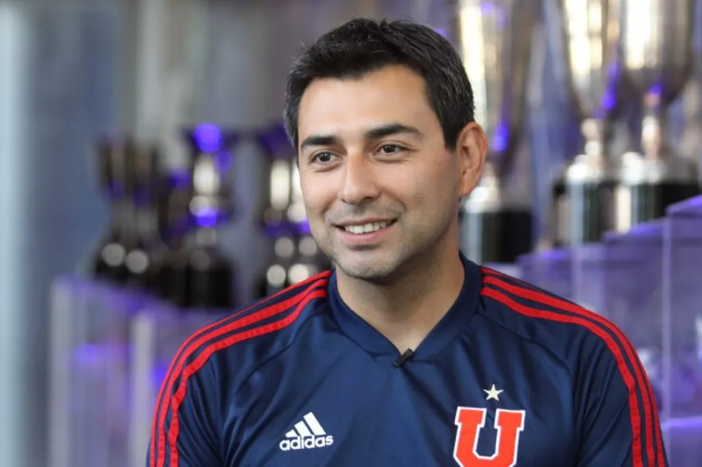 Carlos Véliz dirigirá a San Antonio Unido contra Rengo. Es recordado por su paso por el equipo femenino de Universidad de Chile.