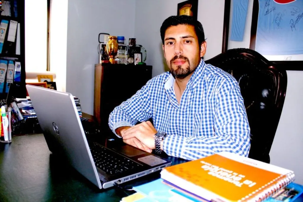 Cesare Rossi muy molesto con la U por llevar el partido al sur.