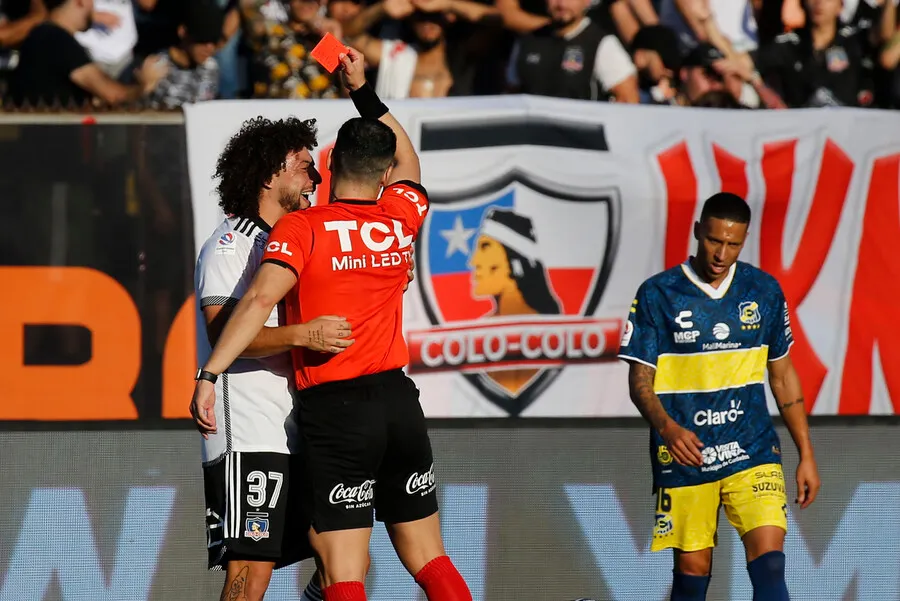 Véjar pinto de rojo al Peluca frente a Everton. | Foto: Photosport