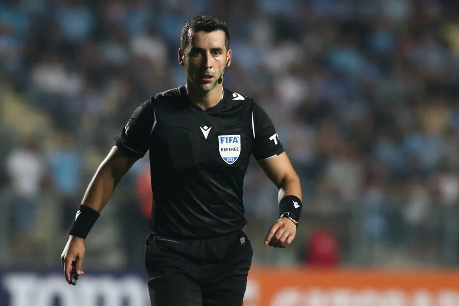 Fernando Véjar fue el juez del compromiso. | Foto: Photosport