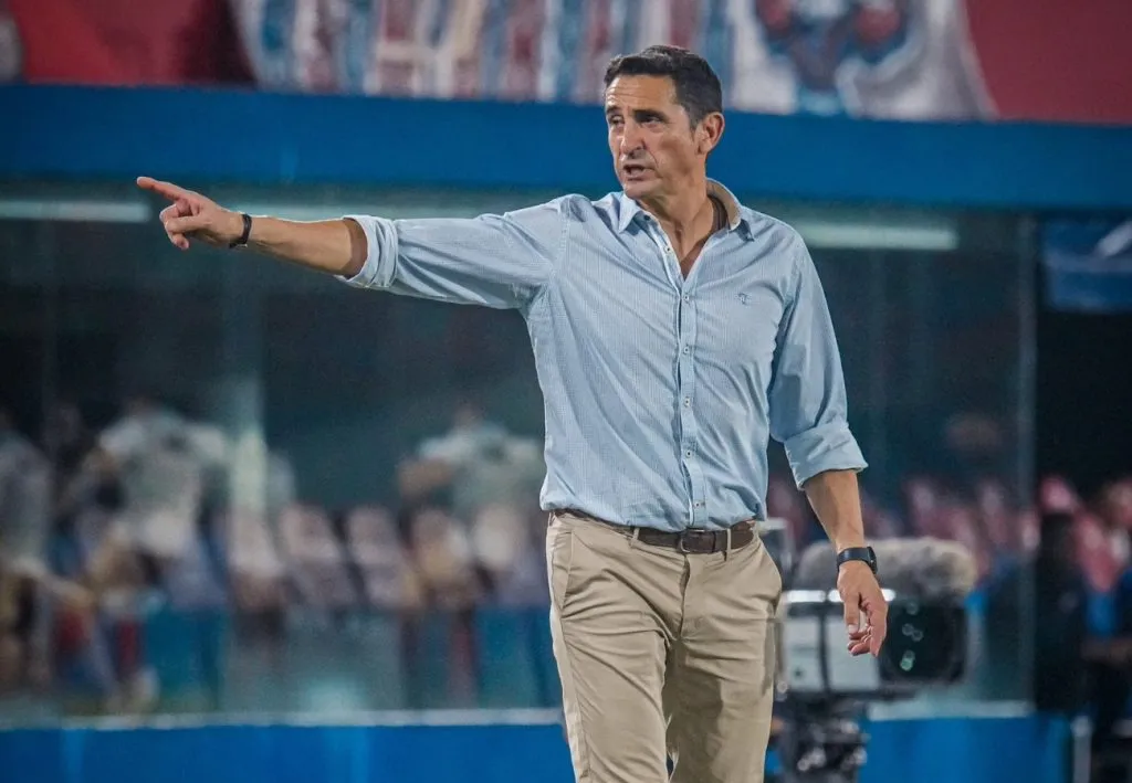 Manolo Jiménez tuvo un positivo estreno en Cerro Porteño. (Foto: @CCP1912oficial)