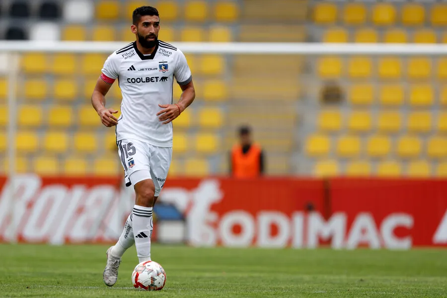Emiliano Amor tendría buena consideración por parte de Jorge Almirón. | Foto: Photosport