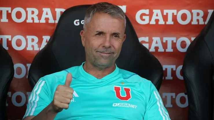 Histórico de la U reconoce el trabajo de Gustavo Álvarez.