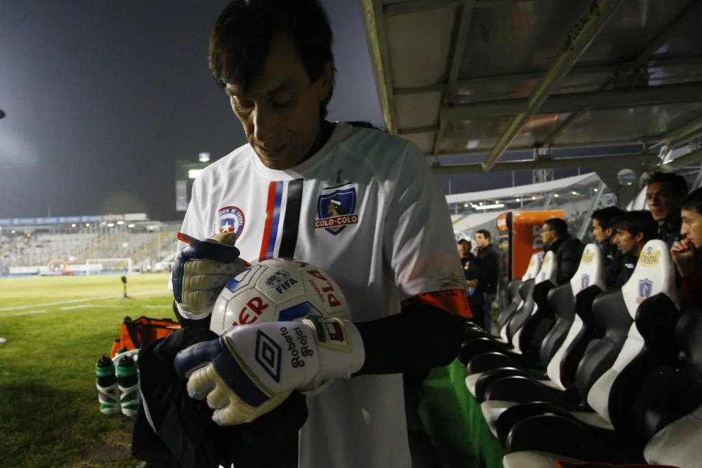 Roberto Rojas cree que el Cacique debe reforzarse con un ariete y un volante articulador. (Foto: Photosport)