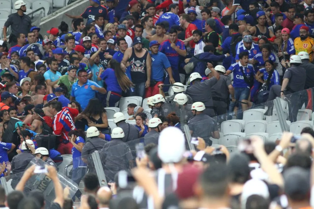 Gonzalo Quiroz recordó la brutal represión policial a los hinchas de la U en 2017.