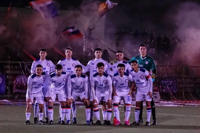 Municipal Puente Alto tiene formación para enfrentar a Universidad de Chile.