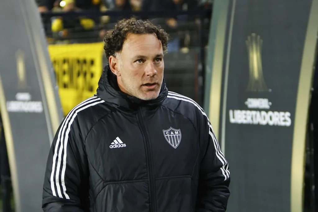 Eduardo Vargas habría perdido la paciencia con la decisión de Gabriel Milito.