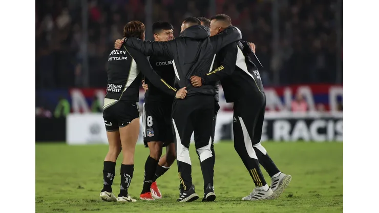 Colo Colo festejó en la cancha de La Nueva Olla en Asunción. (Foto: @ColoColo)