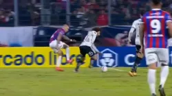 Maximiliano Falcón recibió una grave entrada del paraguayo Alan Benítez. (Foto: Captura)