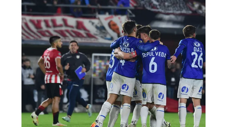 Huachipato dio el batacazo en Argentina y se impuso por 4 a 3 ante Estudiantes de La Plata