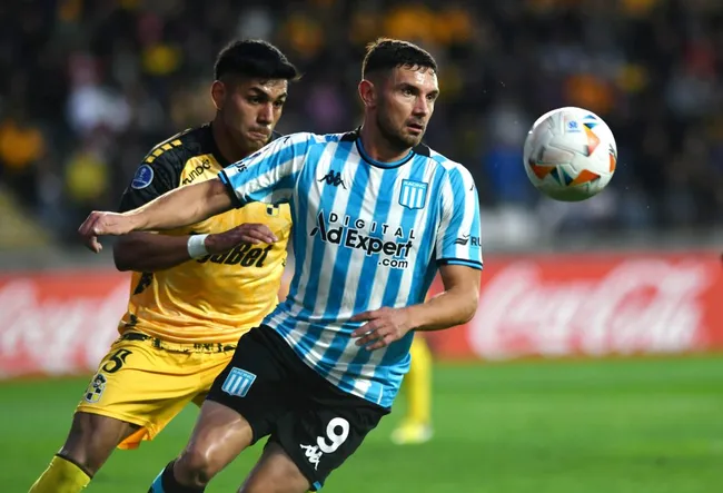 Proponen a Adrián Martínez para reforzar a Colo Colo. (Foto: Alejandro Pizarro Ubilla/Photosport)