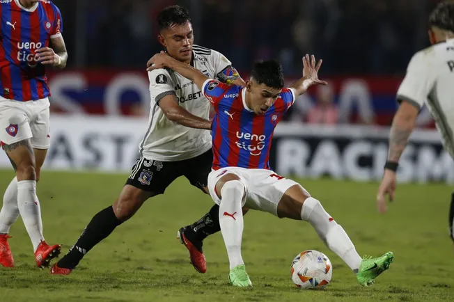 Con el ingreso de Pizarro, Almirón intentó darle tranquilidad al equipo | FOTO: Cesar Olmos/Photosport