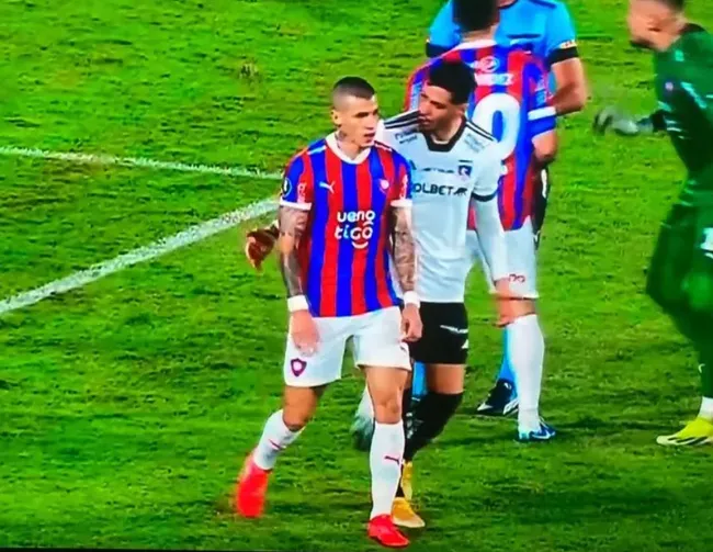 Castellani reprochando a Benitez por su fea falta a Falcón | FOTO: Captura