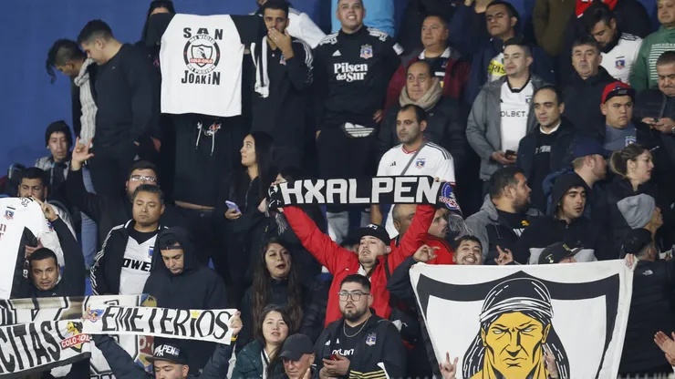 Futbol, Cerro Porteño vs Colo Colo.
Fase de grupos, Copa Libertadores 2024.
Hinchas de Colo Colo alientan antes del partido de copa libertadores  contra Cerro Porteño por el grupo A disputado en el estadio General Pablo Rojas.
Asuncion, Paraguay.
29/05/2024
Cesar Olmos/Photosport

Football, Colo Colo vs Cerro Porteño.
Group stage, Copa Libertadores 2024.
Colo Colo's fans cheer before copa libertadores match for group A against Cerro Porteño at the General Pablo Rojas  stadium in Asuncion, Paraguay.
29/05/2024
Cesar Olmos/Photosport