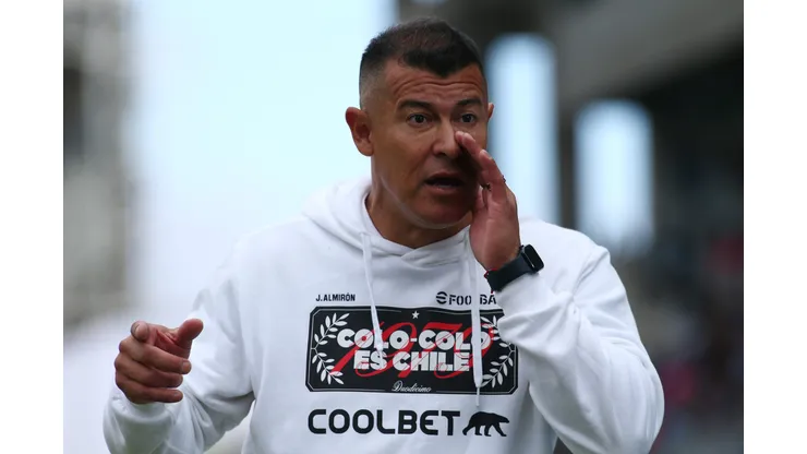 Jorge Almirón reveló el percance que sufrió Colo Colo en Paraguay. (Foto: Álex Díaz/Photosport)