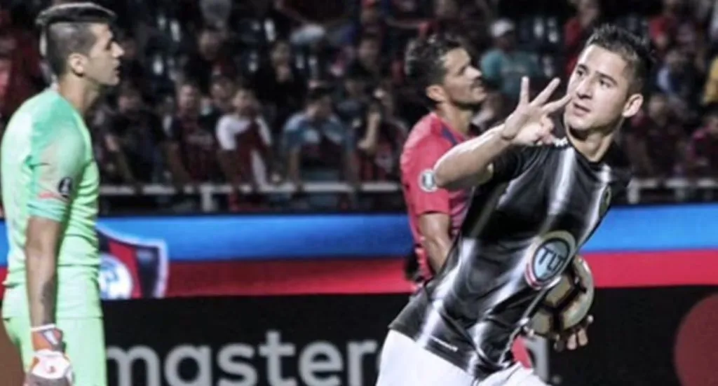 El gesto de Paiva contra Cerro Porteño | FOTO: Archivo