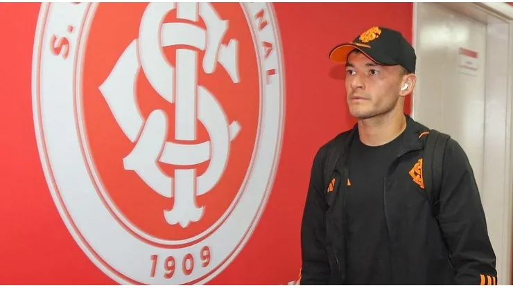 Charles Aránguiz hace noticia en Brasil
