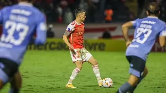 Aránguiz volvió a jugar en el Internacional | Foto: Photosport