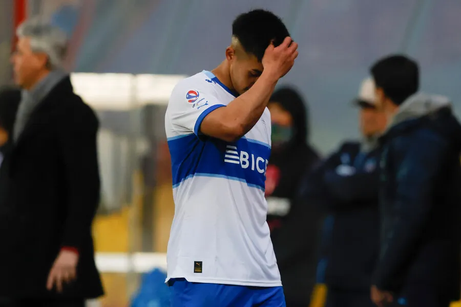 Aravena vio la roja ante Cobreloa y no estará frente a Coquimbo. | Foto: Photosport