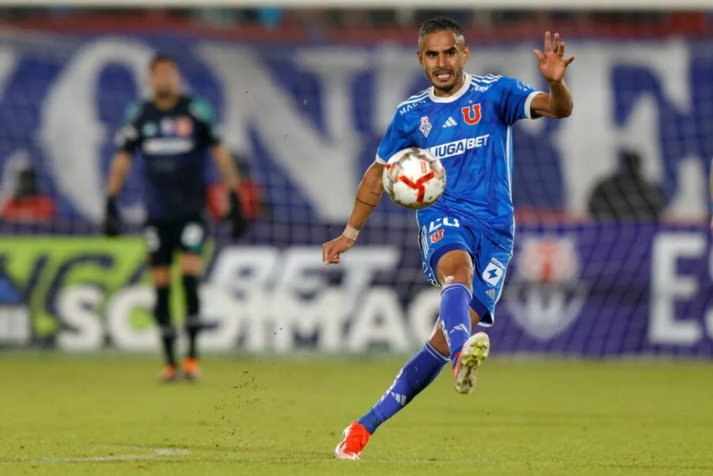 Si vuelve Aránguiz ahora, la 20 seguirá siendo de Federico Mateos (Photosport)