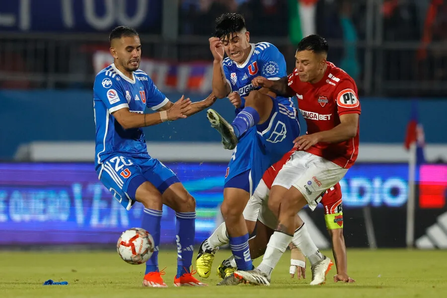 La U se enredó ante Ñublense. | Foto: Photosport