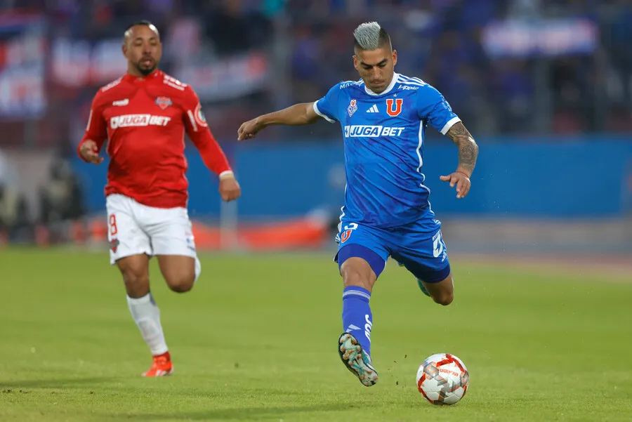 Leandro Fernández fue la figura de la U para Droguett. | Foto: Photosport