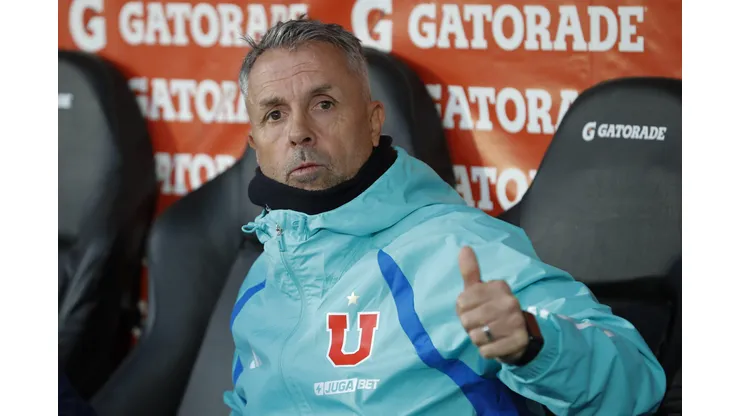 Peruano que fue dirigido por Gustavo Álvarez se ofreció a jugar en Universidad de Chile.