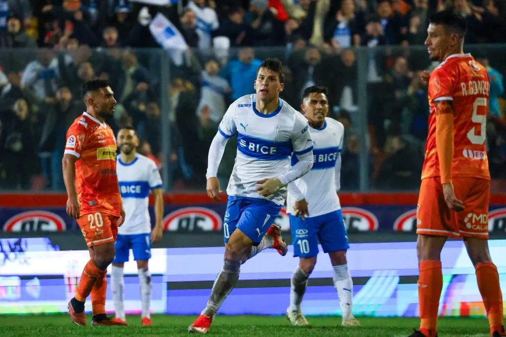Gonzalo Tapia marcó un doblete en la victoria de Universidad Catolica ante Cobreloa. (Foto: Photosport)