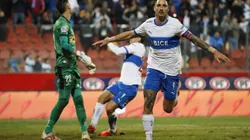 Fernando Zampedri marca un doblete en goleada de la Universidad Católica. (Foto: Photosport)