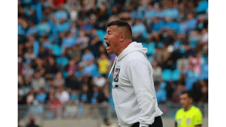 Jorge Almirón guió a Colo Colo en la goleada sobre Deportes Iquique. (Foto: Keyla Larrea/Photosport)