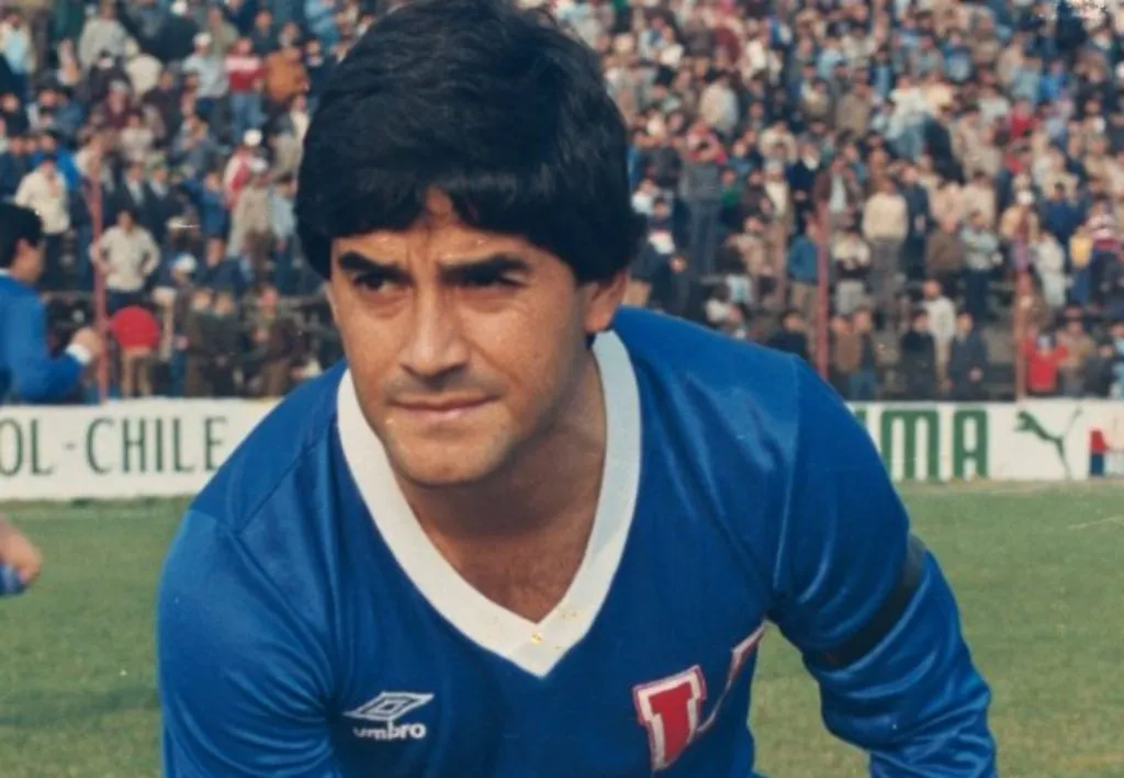 Héctor Hoffens cargó contra el lateral izquierdo de Universidad de Chile.