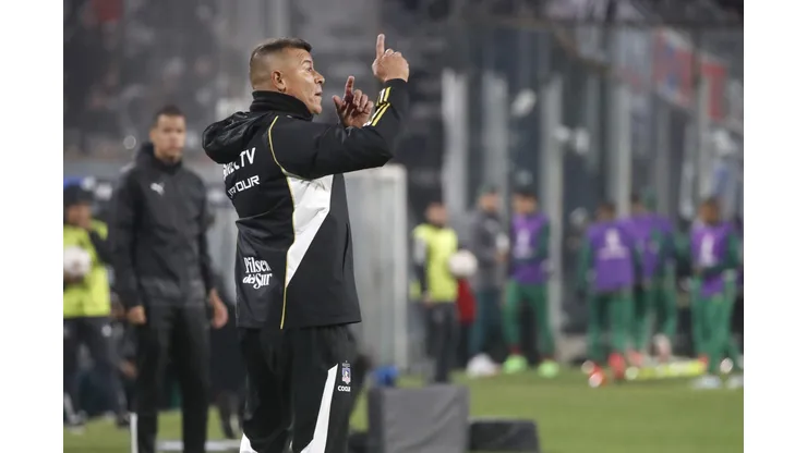 Jorge Almirón mira de reojo a los posibles delanteros que podrían llegar a Colo Colo (Foto: Jonnathan Oyarzun/Photosport)
