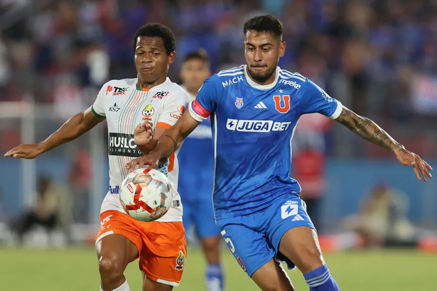 Caamaño cuestiona a Emmanuel Ojeda. | Foto: Photosport