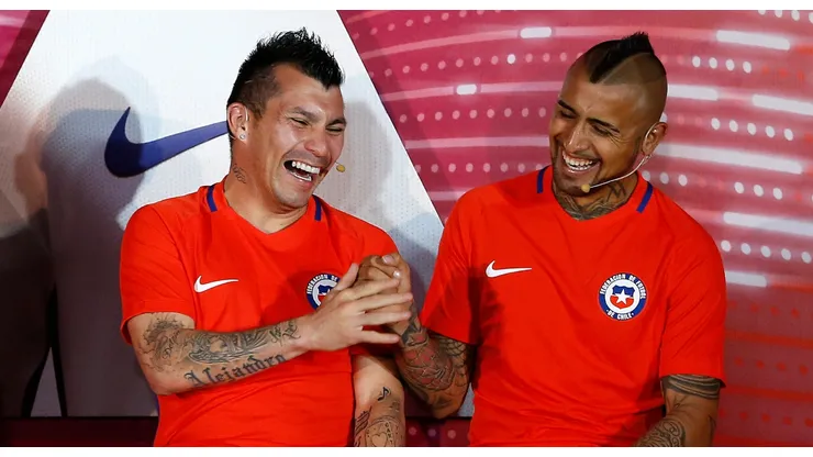 Arturo Vidal manda afectuoso saludo a Gary Medel