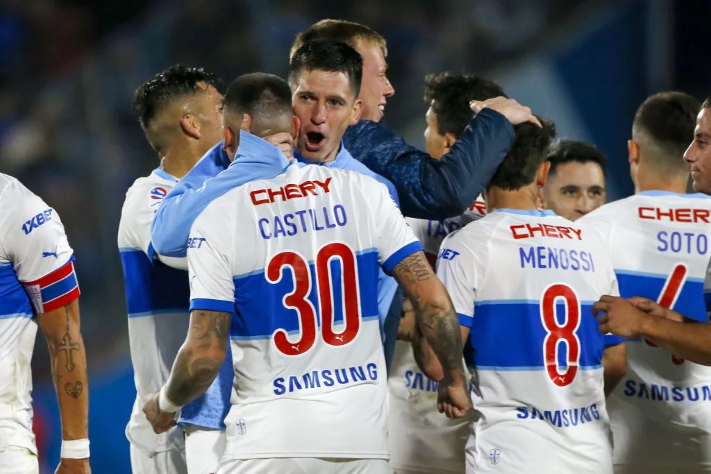 Un integrante del plantel de la UC salió al paso de las críticas que ha recibido Castillo | FOTO: Jonnathan Oyarzun/Photosport