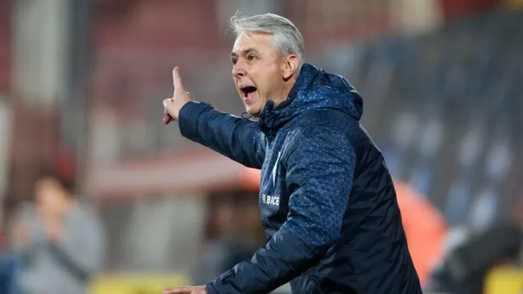 El entrenador de la Universidad Católica habló del tema de los refuerzos