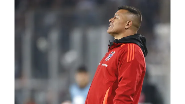 Jorge Almirón busca alternativas para reforzar a Colo Colo. (Foto: Jonnathan Oyarzún/Photosport)