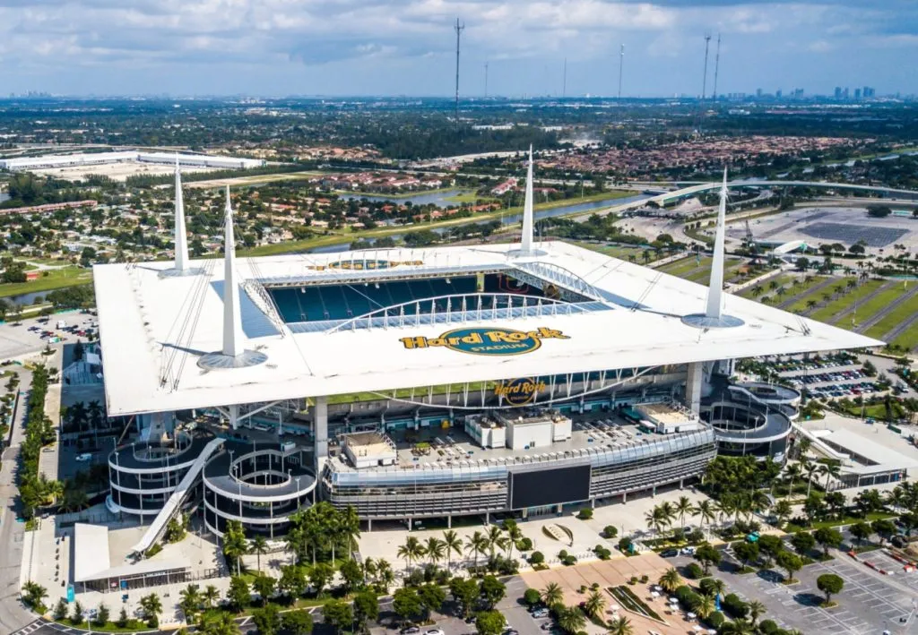 Fue inaugurado en 1987 y es de los recintos deportivos más tradicionales de la costa este de Estados Unidos. Alberga a los Miami Dolphins de la NFL. En su entorno se realiza el Gran Premio de Miami de la Fórmula 1.