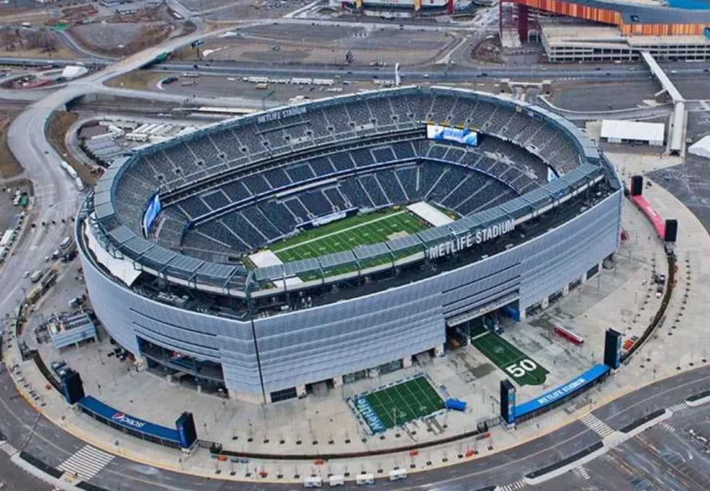 El MetLife Stadium abrió al público en 2010 y es la casa de los equipos New Jork Giants y New York Jets de la NFL. Fue sede de la Copa Centenario y también lo será del Mundial de fútbol en 2026.